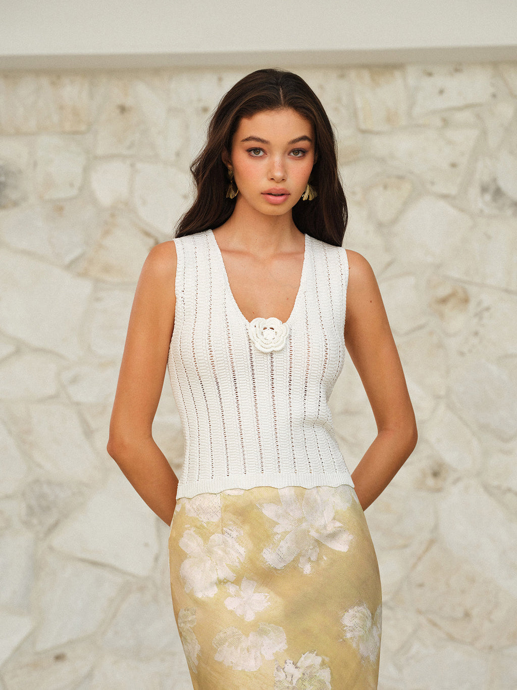 Sleeveless Sweater Vest With Flower Decoration