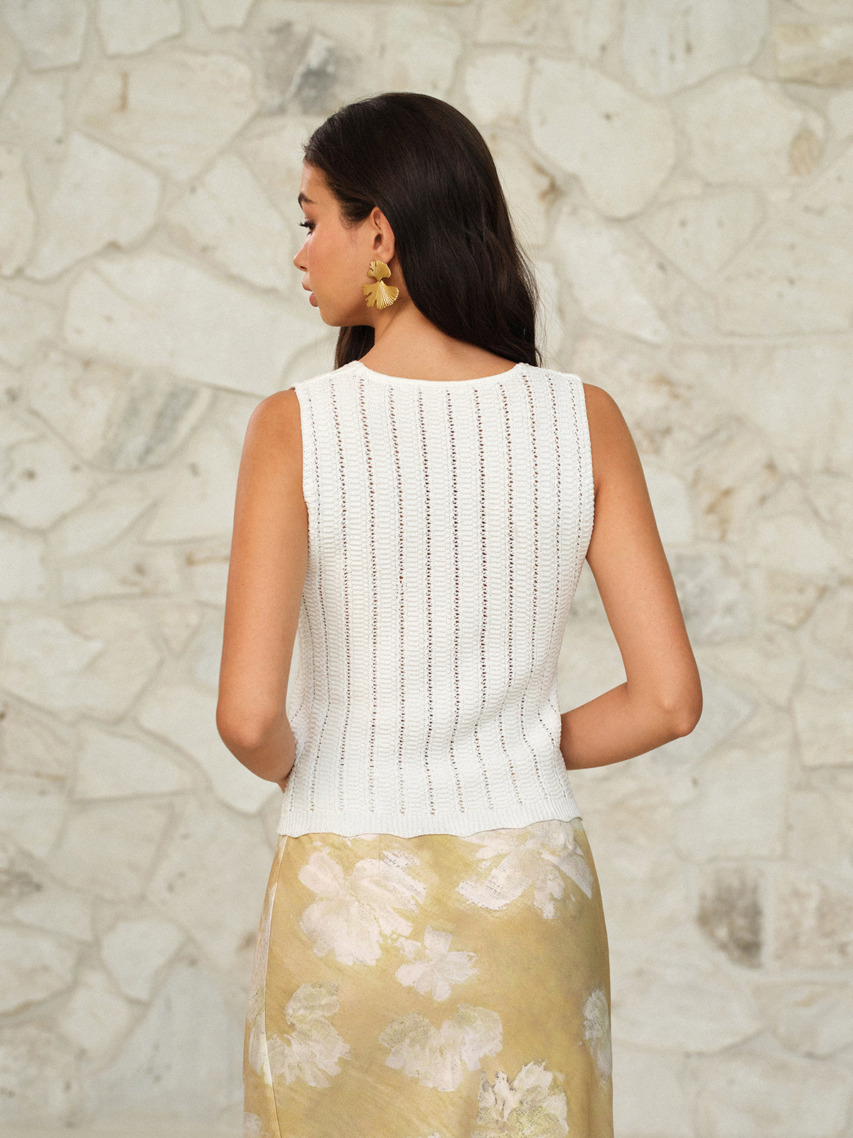 Sleeveless Sweater Vest With Flower Decoration